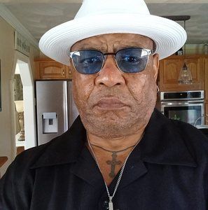 Meet your Posher, Lloyd